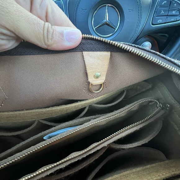 Louis Vuitton Speedy 35 in Monogram - Picture 13 of 17